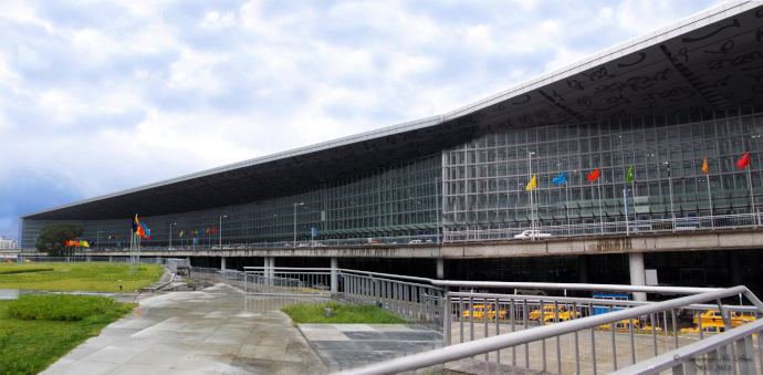 Netaji Subhas Chandra Bose International Airport serves Kolkata in India.